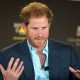 El Príncipe Harry De Gran Bretaña Demandará A Los Propietarios De Los Periódicos Sun Y Daily Mirror Por Piratería Telefónica