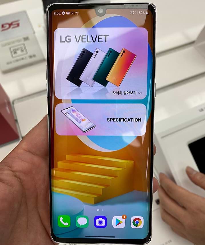 LG Velvet posa para fotos, hace alarde de diseño y especificaciones
