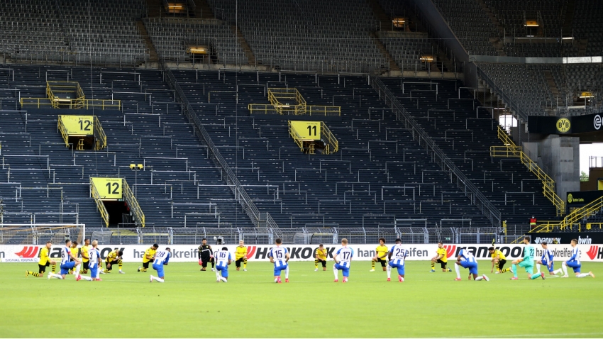 Borussia Dortmund & Hertha Berlin take knee before Bundesliga clash
