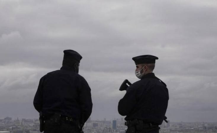 Francia refuerza la seguridad en casa y en el extranjero