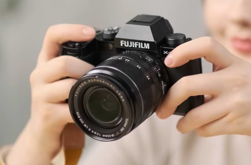 Fujifilm lanza la cámara X-S10 con estabilización en el cuerpo