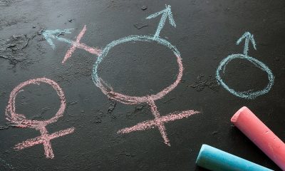 Adolescente trans emprende acciones legales por retraso en la atención de género en Reino Unido