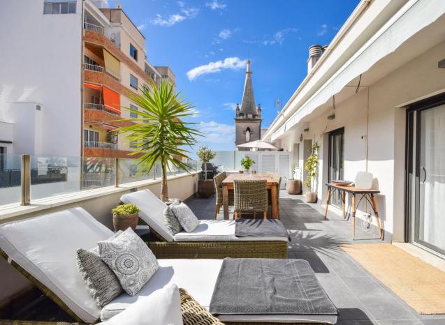 A beautiful, modern penthouse in the popular area of Santa Catalina in Palma