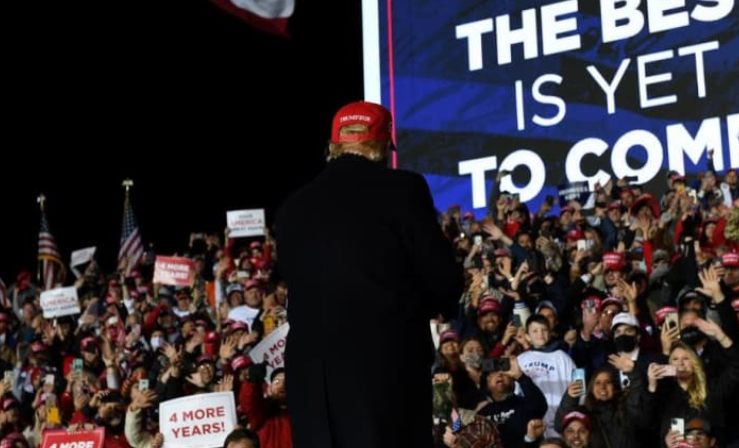 Se erosiona el apoyo a Trump de hombres blancos y ancianos
