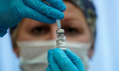 Los desarrolladores del Sputnik V de Rusia piden a AstraZeneca que intente combinar vacunas