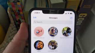 iOS 14: How to set a photo for a message group in the Messages app